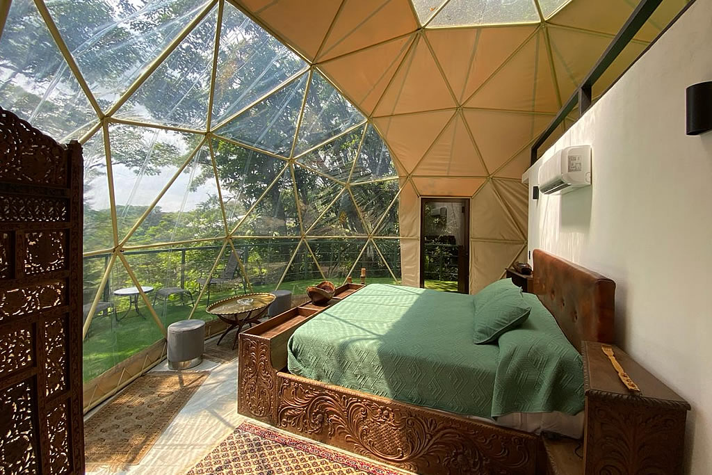 Honeymoon Tent with Terrace and Mountain View
